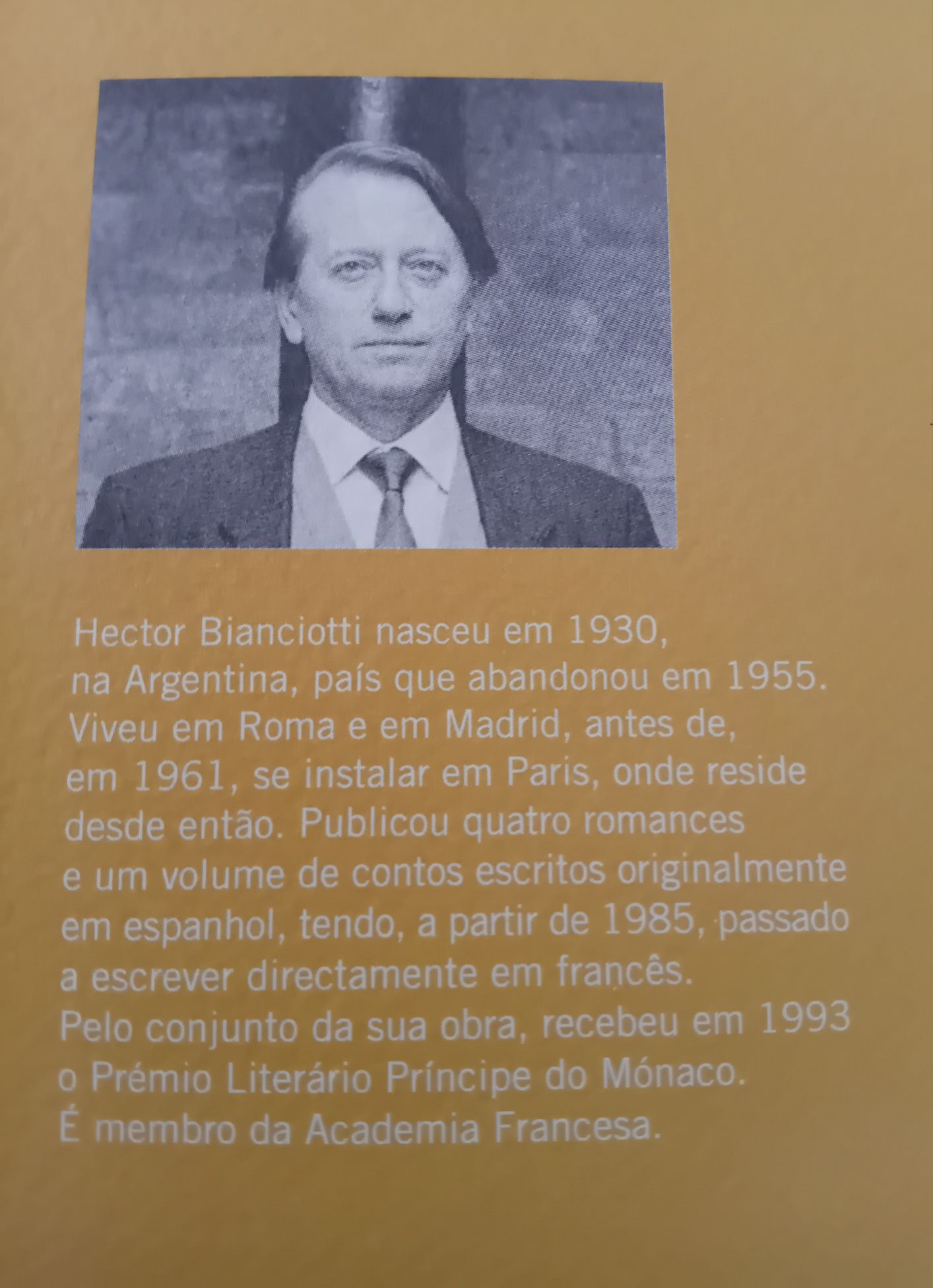 Livro - Como um rasto de pássaro no ar