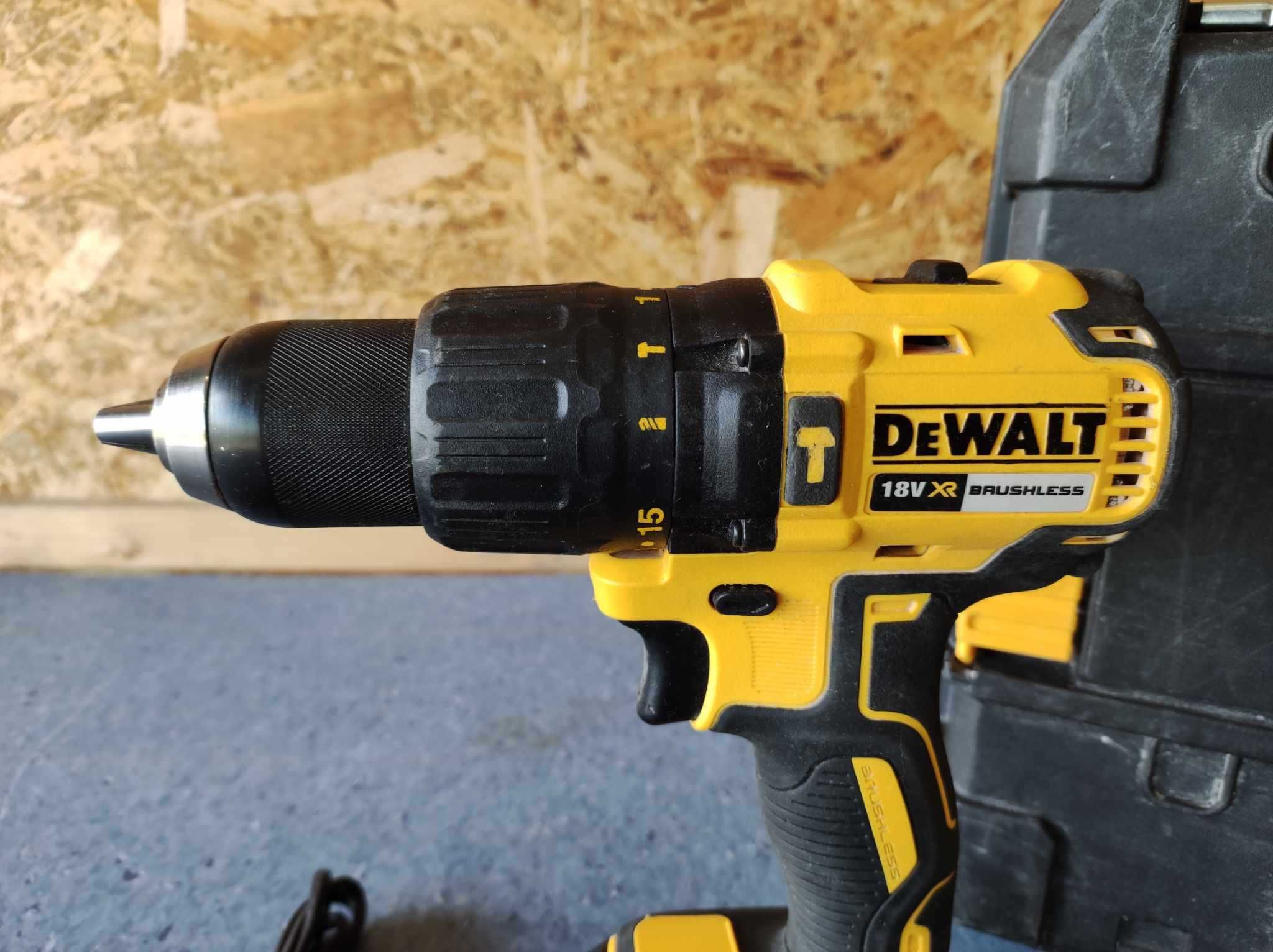 DeWalt wkrętarka 4Ah ZESTAW JAK NOWY akumulatorowa udarowa 18V DCD778