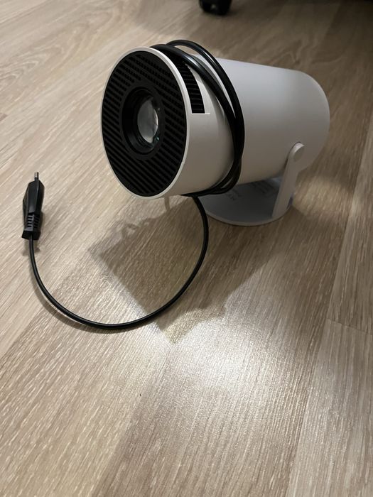 Nowy projektor filmowy hy300