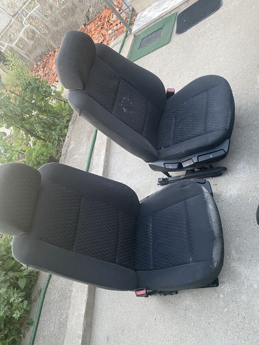 Vendo bancos, forras das portas com frisos e frisos do tablie!!BMW E46
