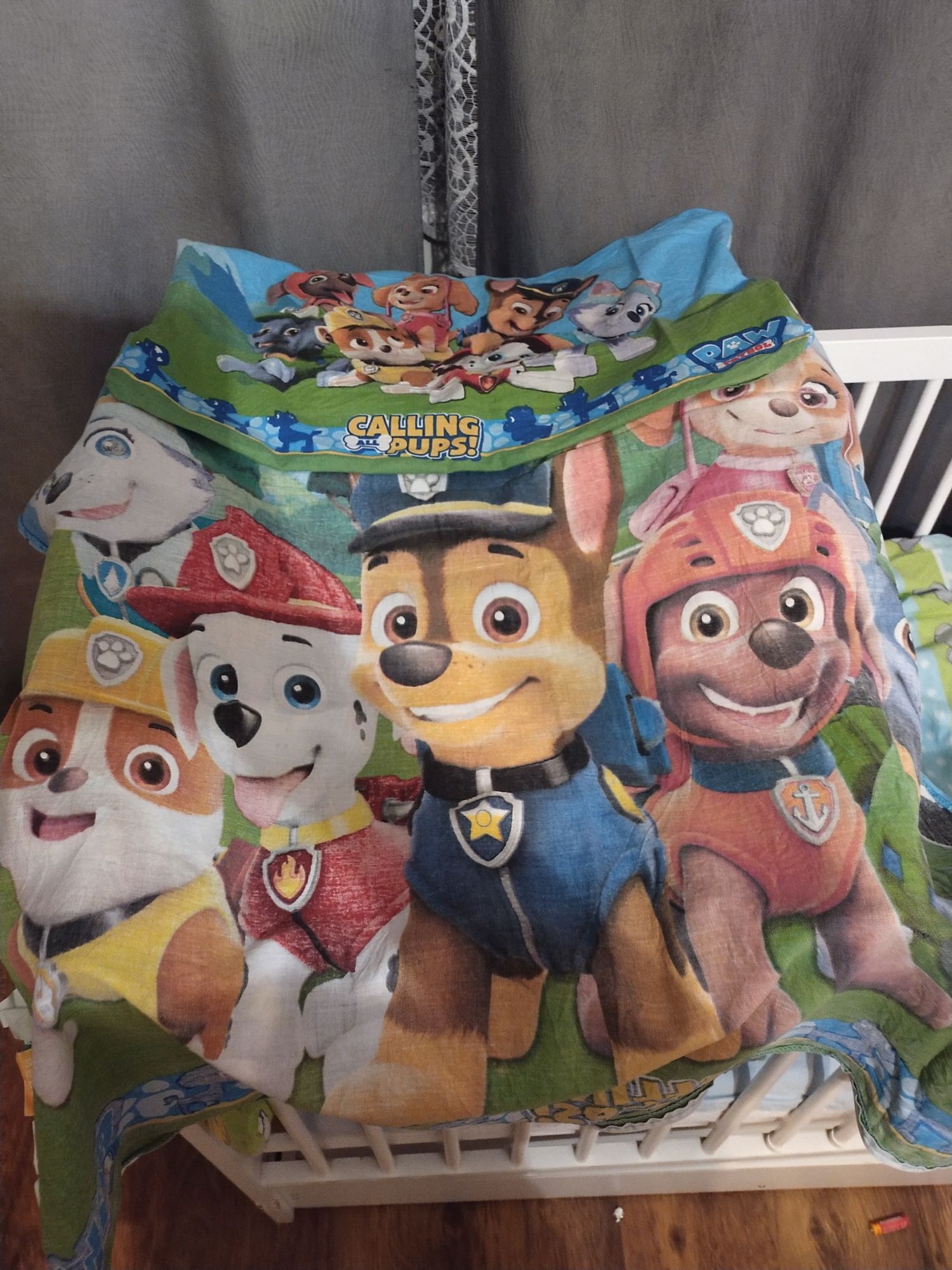 Łóżeczko dziecięce z wyposażeniem