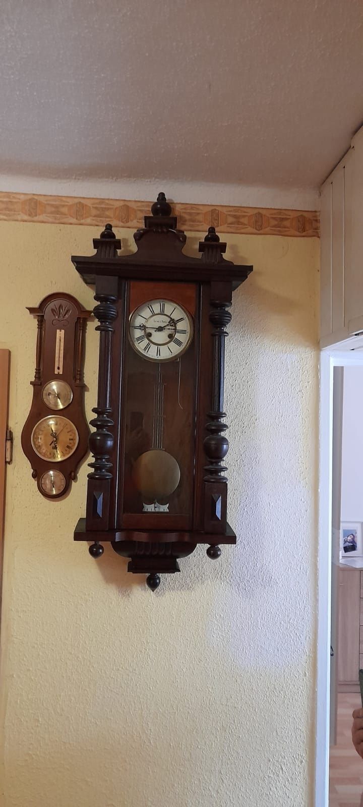 Zegar ścienny na chodzie