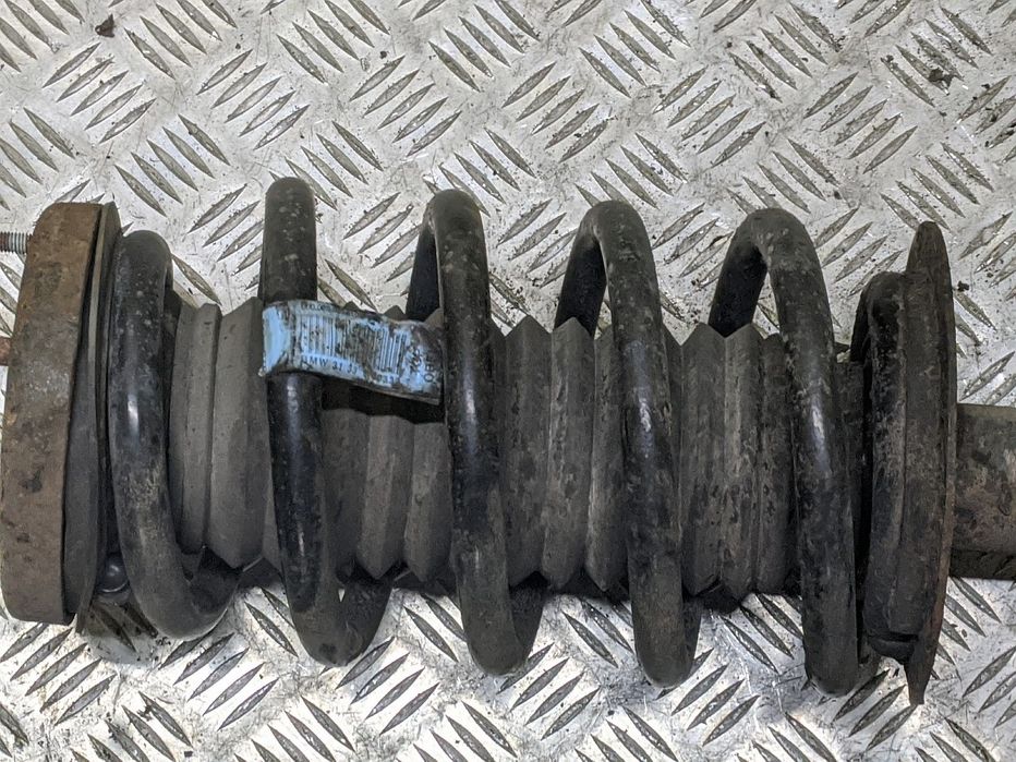 Стойка амортизатора Правая BMW X5 E53 Стійка амортизатора БМВ Х5 Е53