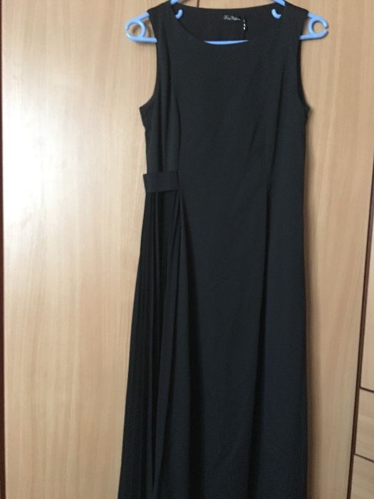 Платье чёрное с плиссированной вставкой