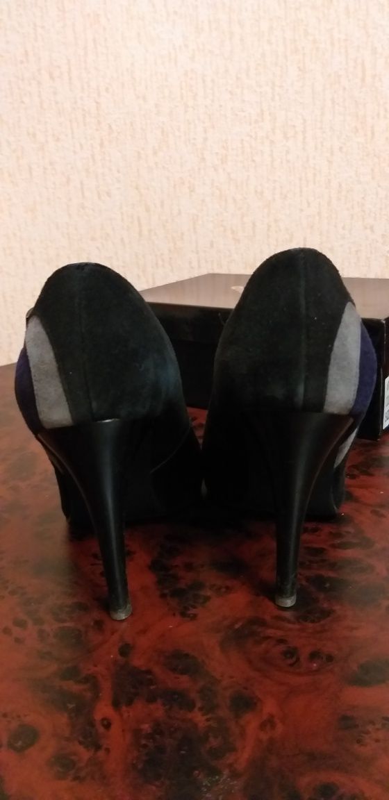 Женские туфли замшевые