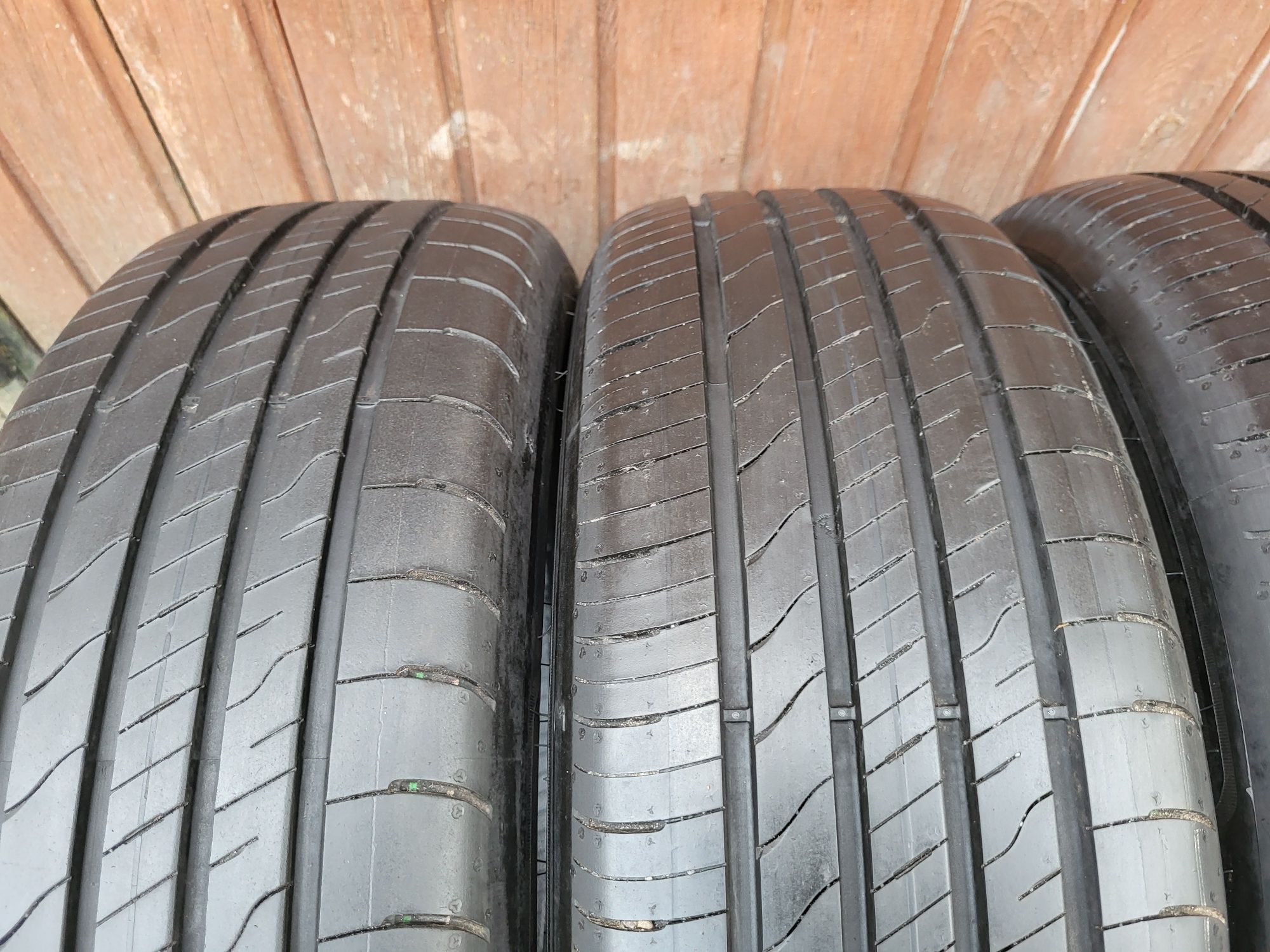 215/60 R17 96H Goodyear Efficientgrip SUV