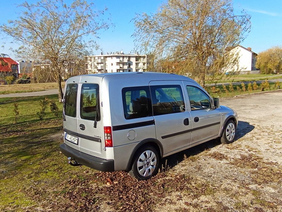 Piękny Opel Combo Tour 1.7  Diesel Isuzu. Drzwi skrzydełkowe.