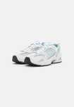 New Balance 38,5 Sneakersy Mr530 Niskie White And Blue J26221