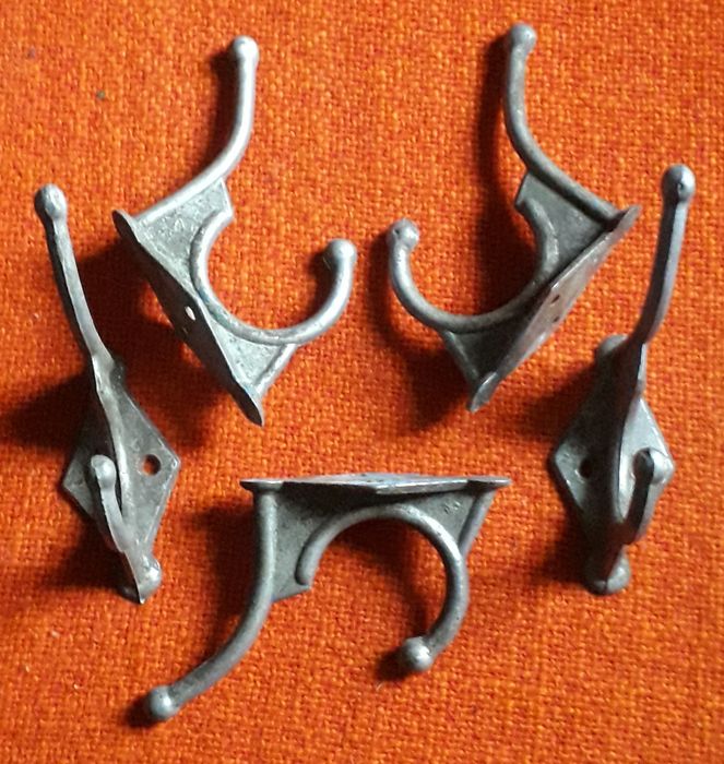 Комплект раритетних вішалок