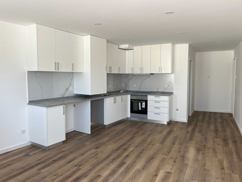 Arrendo Apartamento 2 Assoalhadas