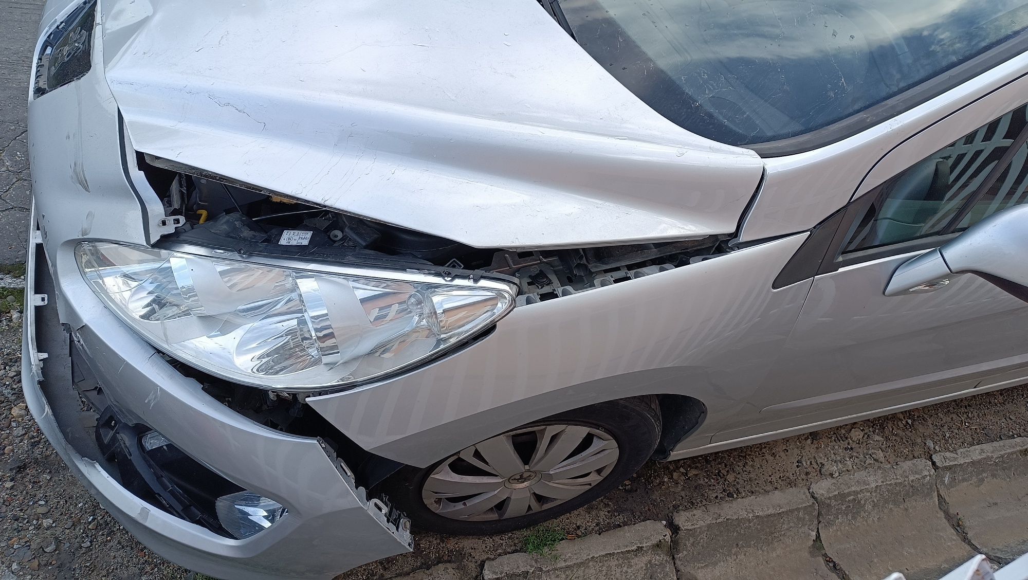 Sprzedam uszkodzone auto Peugeot 308 sw