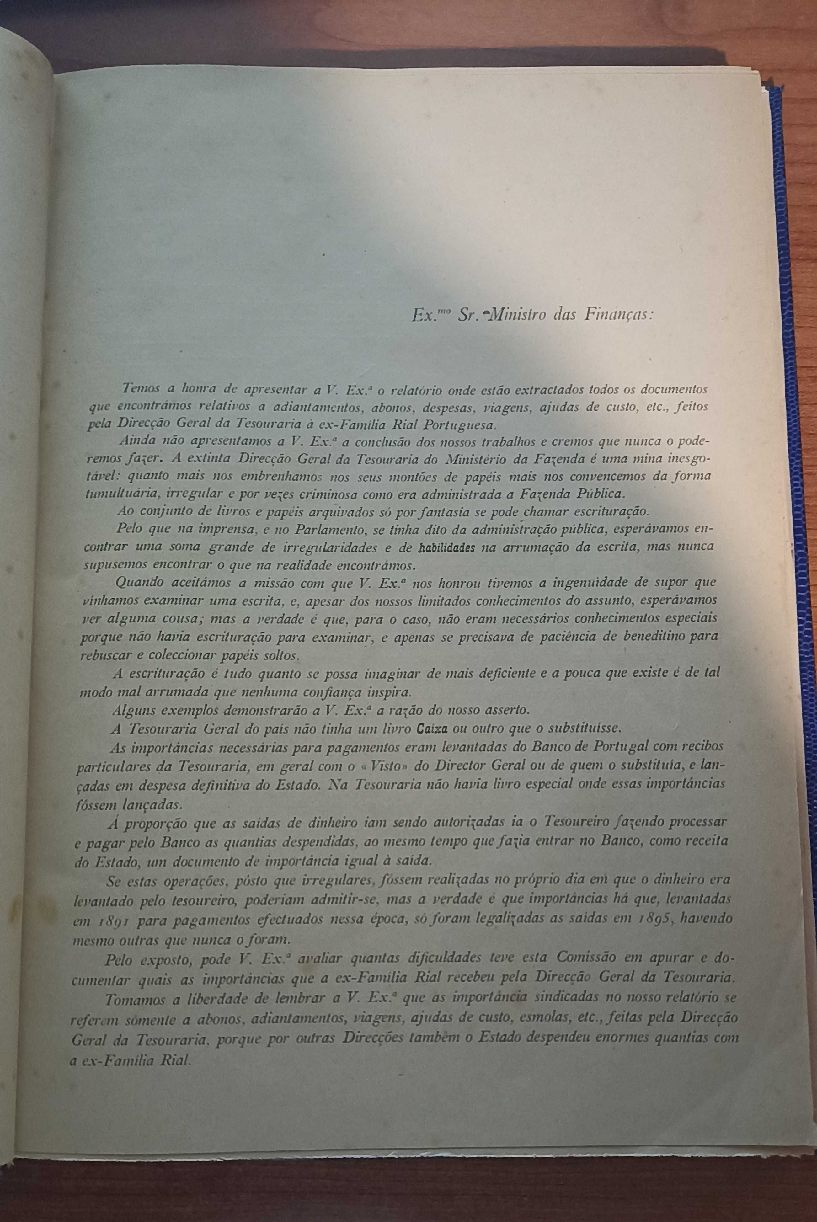 Adiantamentos à Familia Real desposta em 5/10/1910 encadernado