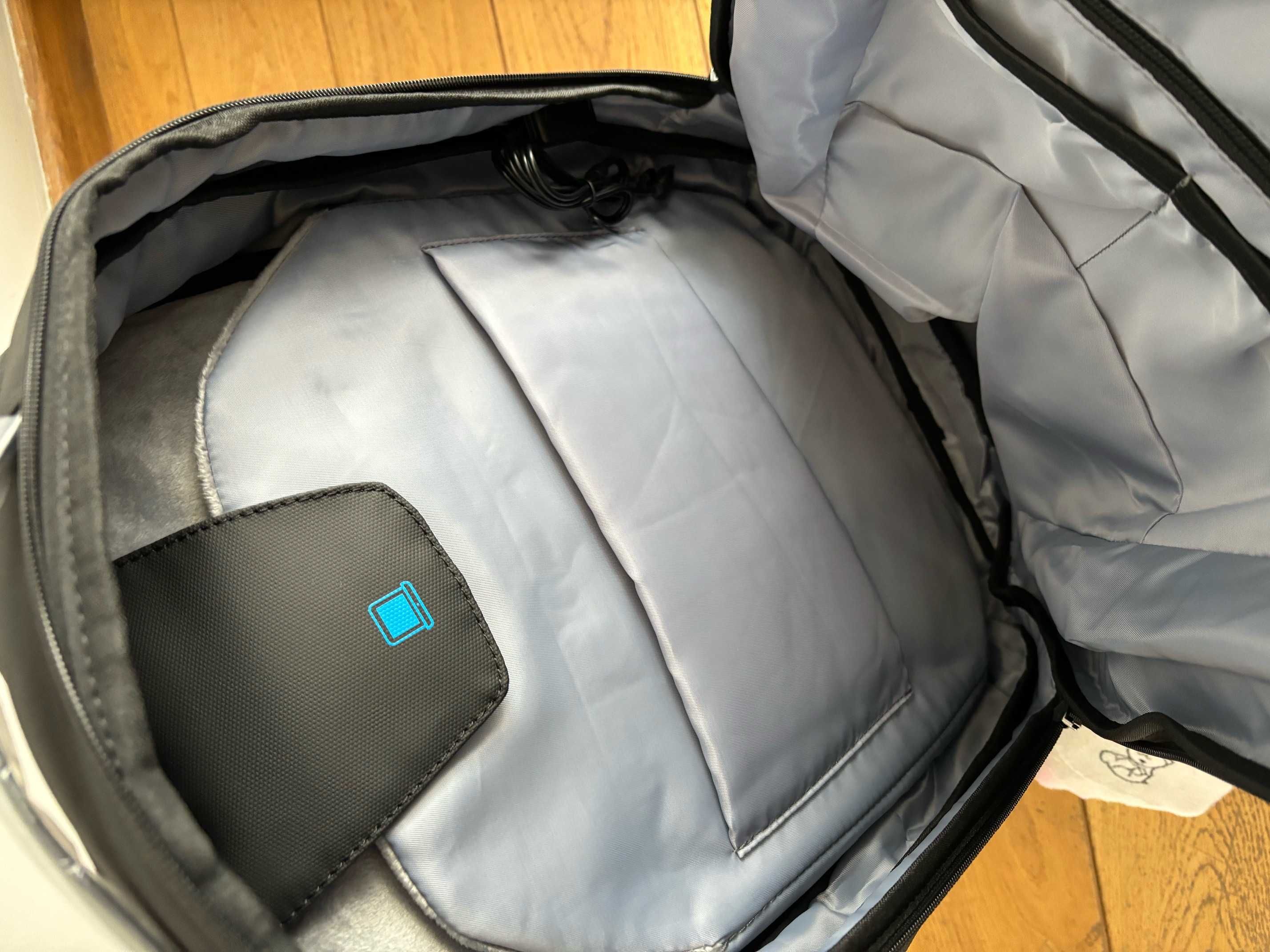 Plecak biznesowy na laptopa wodoodporny USB 2.0 USB C Mark Ryden czarn