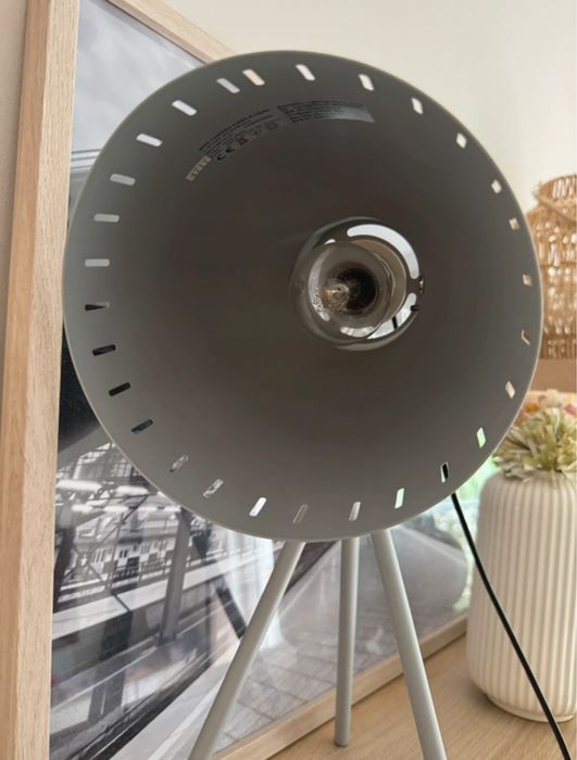 Lampa podlogowa