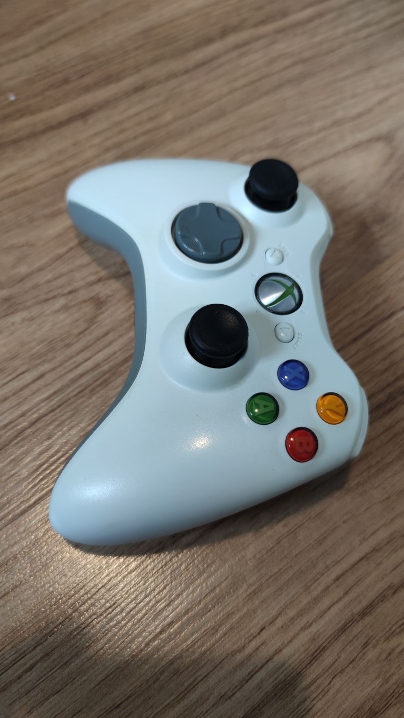 Xbox 360 limitowana biała wersja 500GB