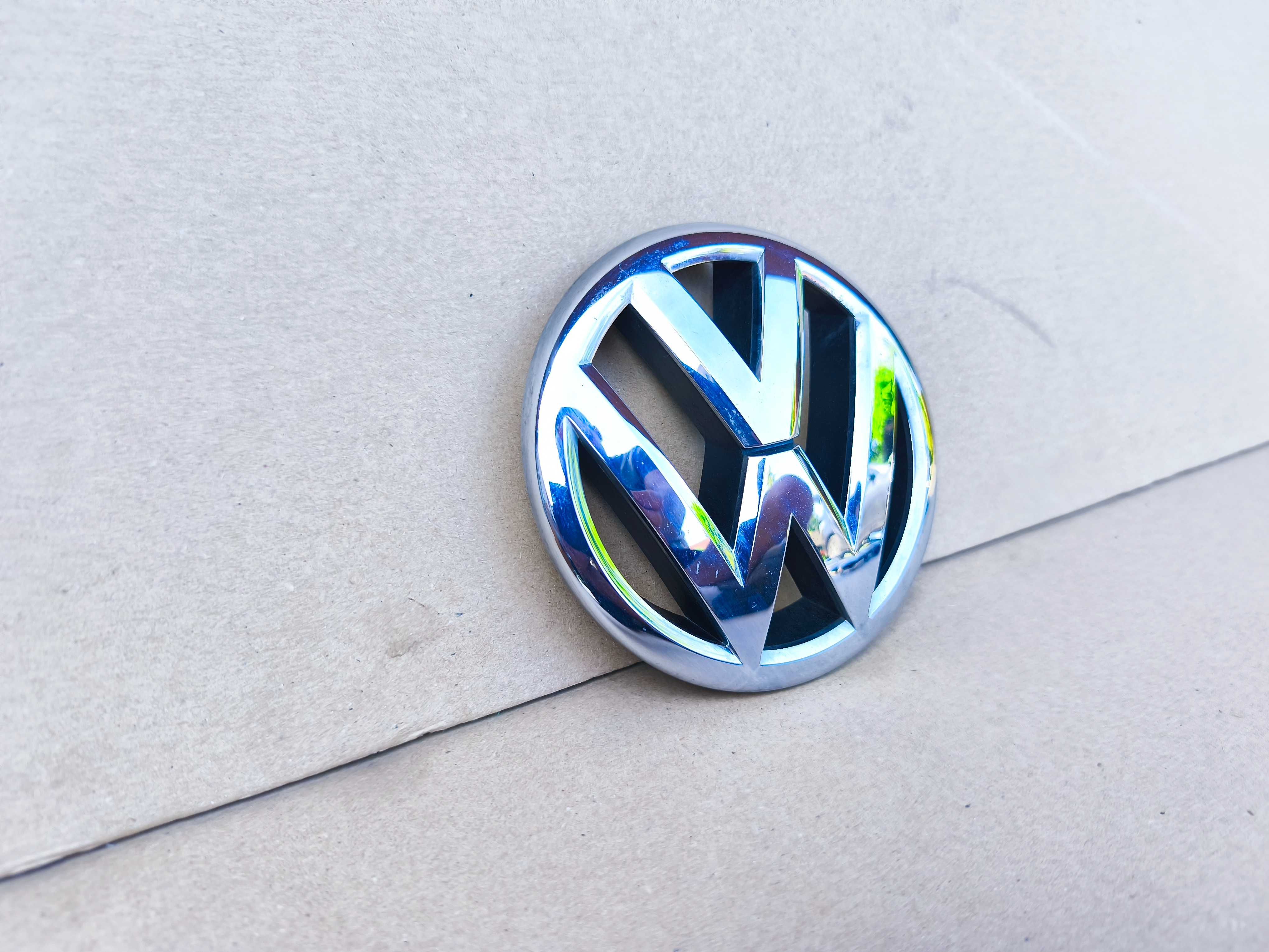 VW EOS znaczek emblemat logo grila chrom 1Q0.853.601