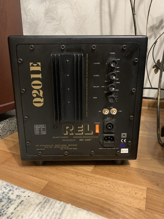 Активный сабвуфер RELQ201E