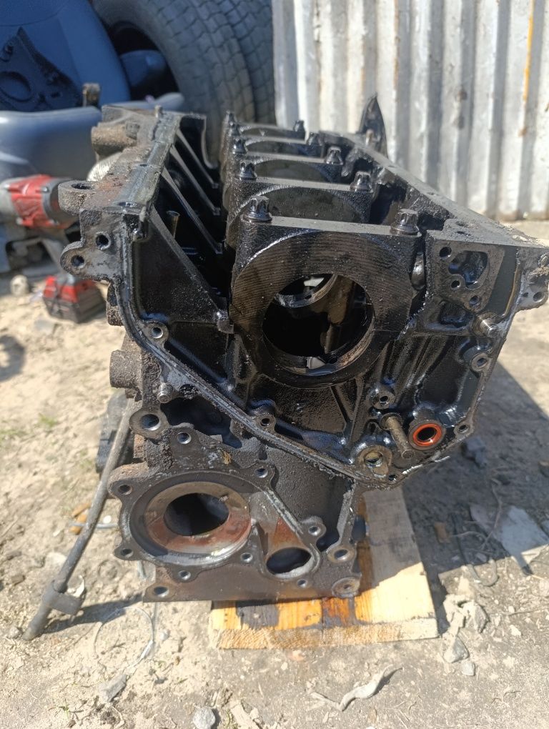 Блок циліндрів двигуна 2.2 Dci Nissan X-trail t30 Almera Primera