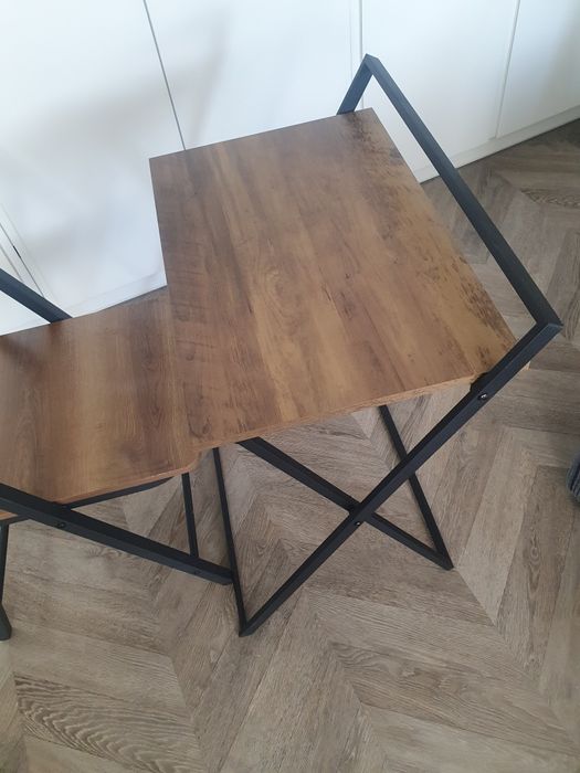 Składne krzesło i składane biurko
