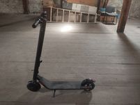 Hulajnoga elektryczna segway ninebot (uszkodzona)