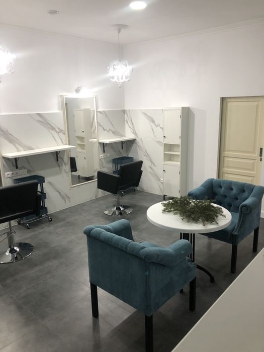 Перука, майстер манікюру, візажист вільні місця!!!