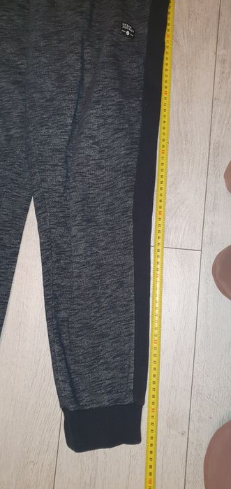Spodnie dresowe rozmiar M wykonane z miękkiej bawełny