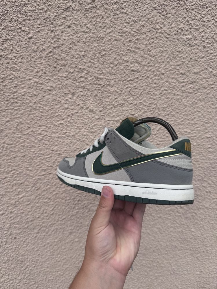Nike dank low.