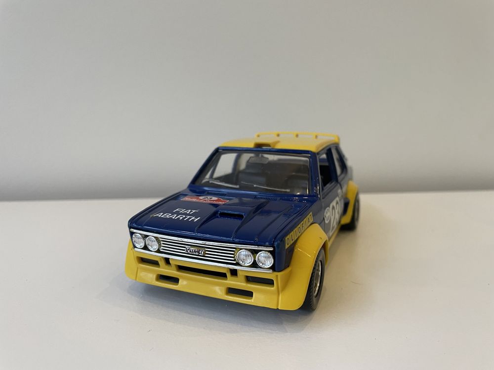 94. Model Fiat 131 Abarth Rally 1:24 Bburago Burago (maisto welly)