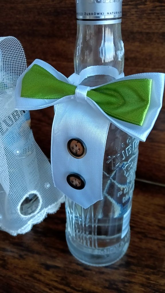 Ubranka na wódkę weselną, zawieszki na butelki alkoholu ozdoby ślubne