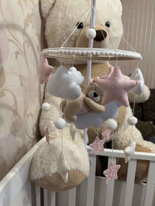 Мобіль в ліжечко ручної роботи з музичним блоком