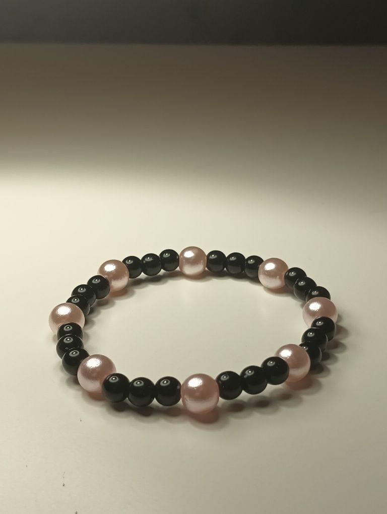 Pulseira de pérolas rosa e preto 
Tamanho: 18/19 cm (M)
Preço: 1,5