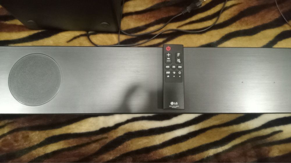 Продаю спундбар LG sl9Y у відманному стані з преміальним звуком.