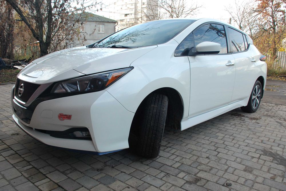 Ниссан Лиф Nissan leaf 2  9/21 г. 62 запас ход 384 км отличн состояние