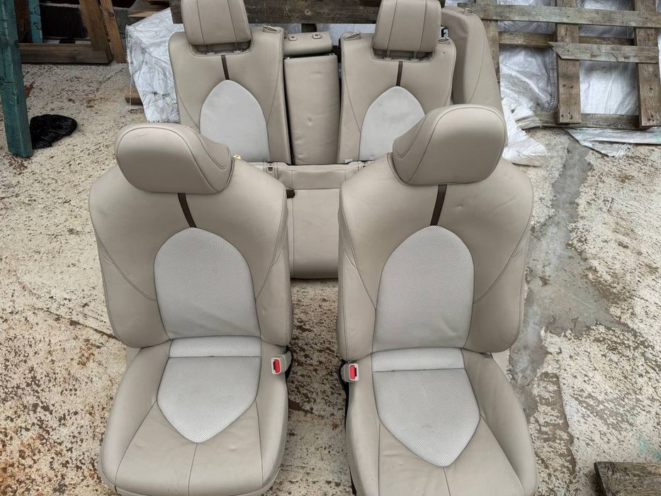 Салон шкіряний задній електропакет на Toyota Camry70 17-24 року