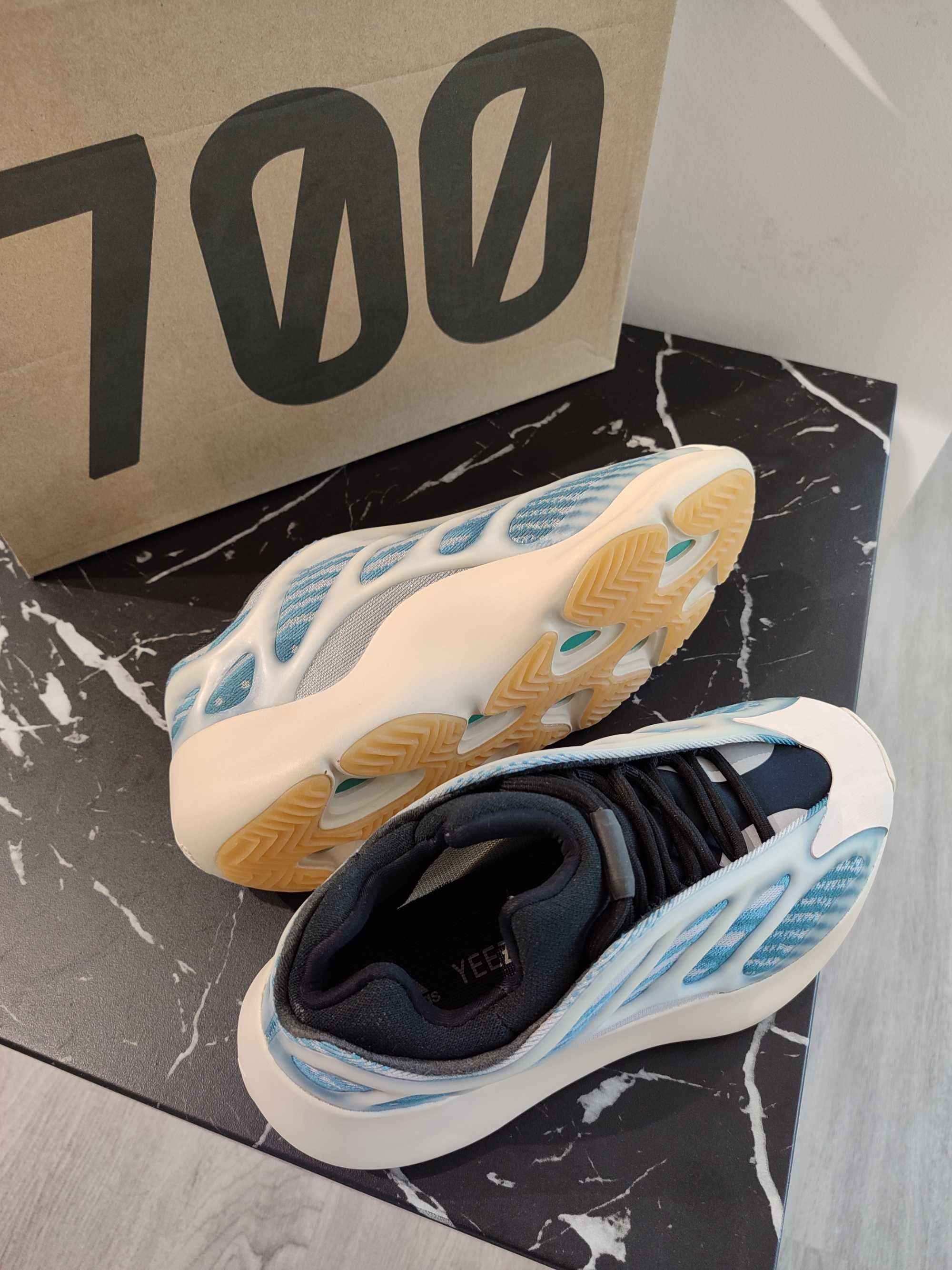 Кросівки ADIDAS YEEZY 700 V3 Kyanite