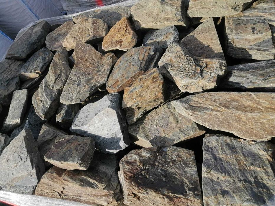 Łupek szarogłazowy lub gnejs na skalniak murek oporowy kamień murowy