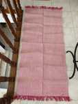 Tapete em cor branco e rosa