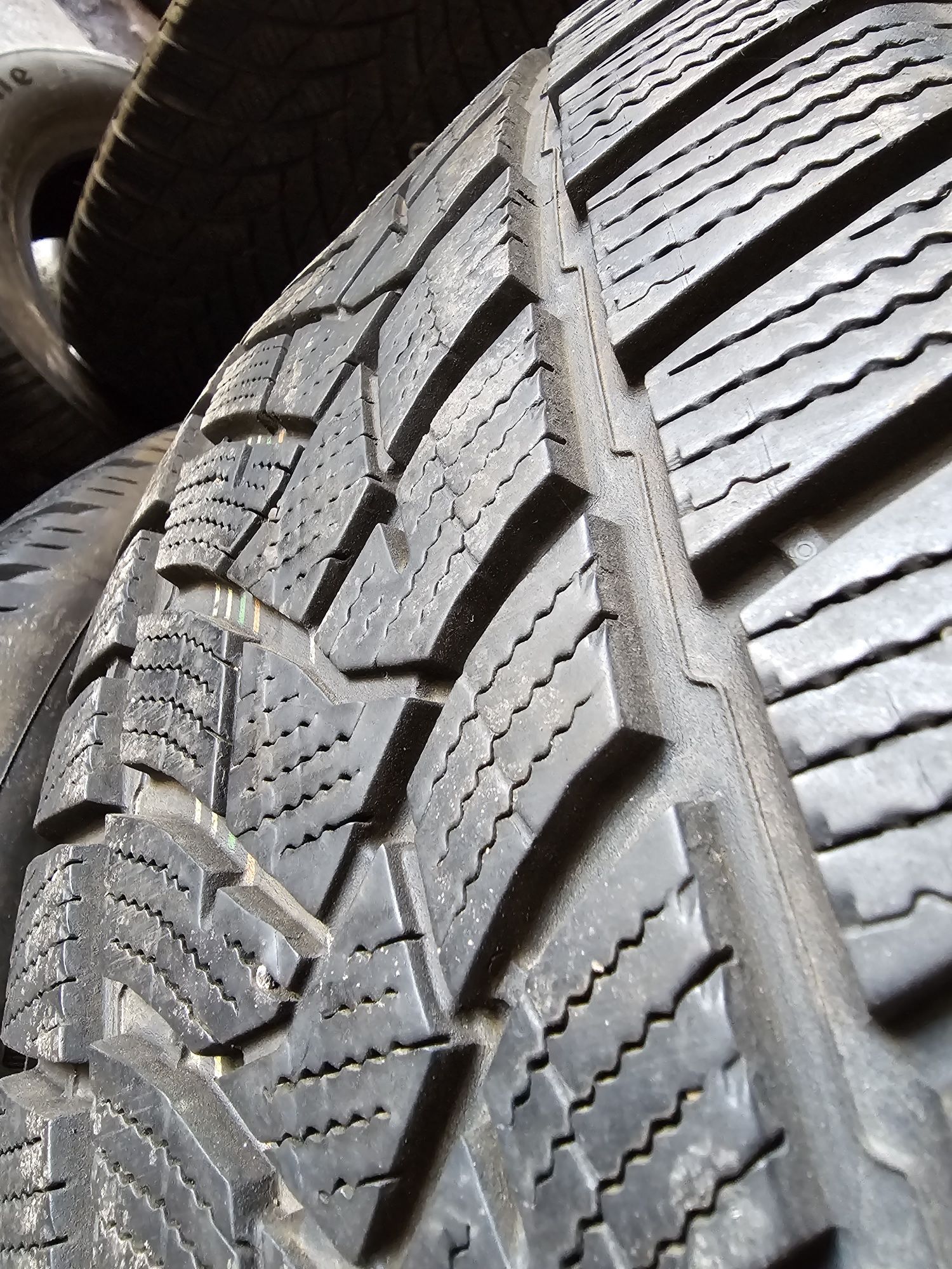 Opony Zimowe R18 235/60-8mm-Dunlop-19rok-Montaż