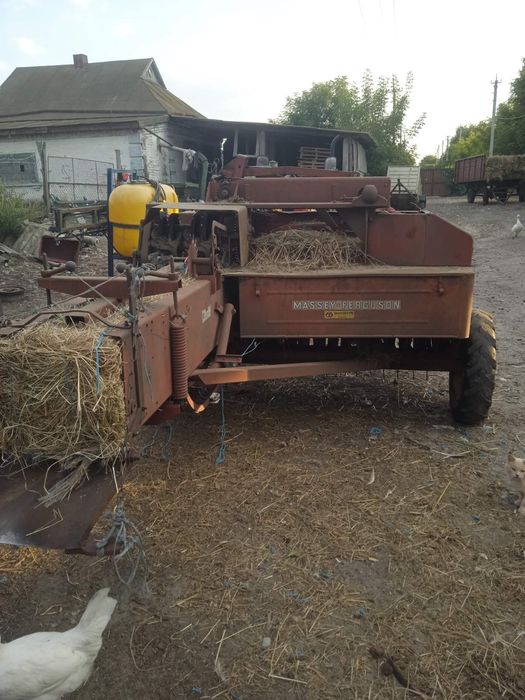 Прес підбирач Massey Ferguson