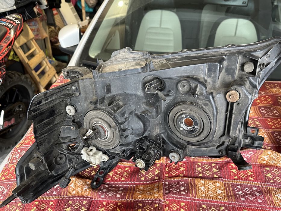 Ориг фары на Toyota LC 200