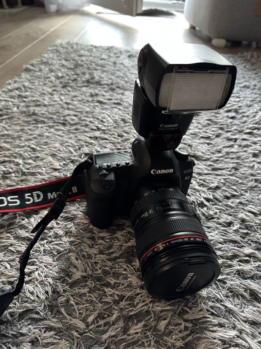 Canon EOS 5D Mark II + EF 24-105 L IS USM