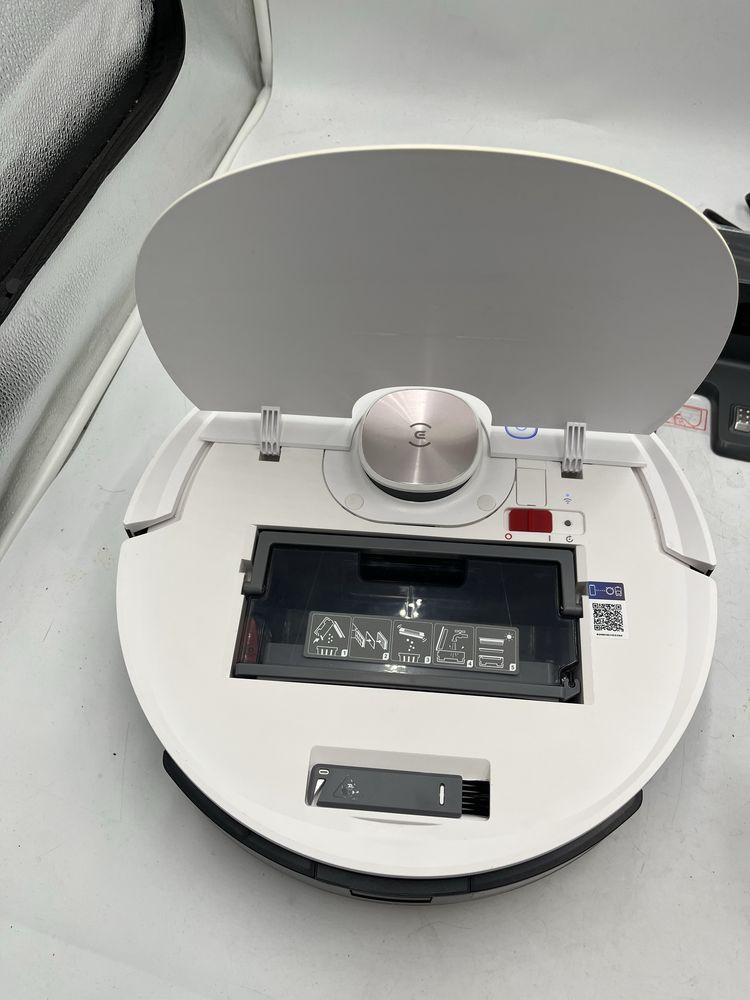 Robot sprzatajacy DEEBOT OZMO T8