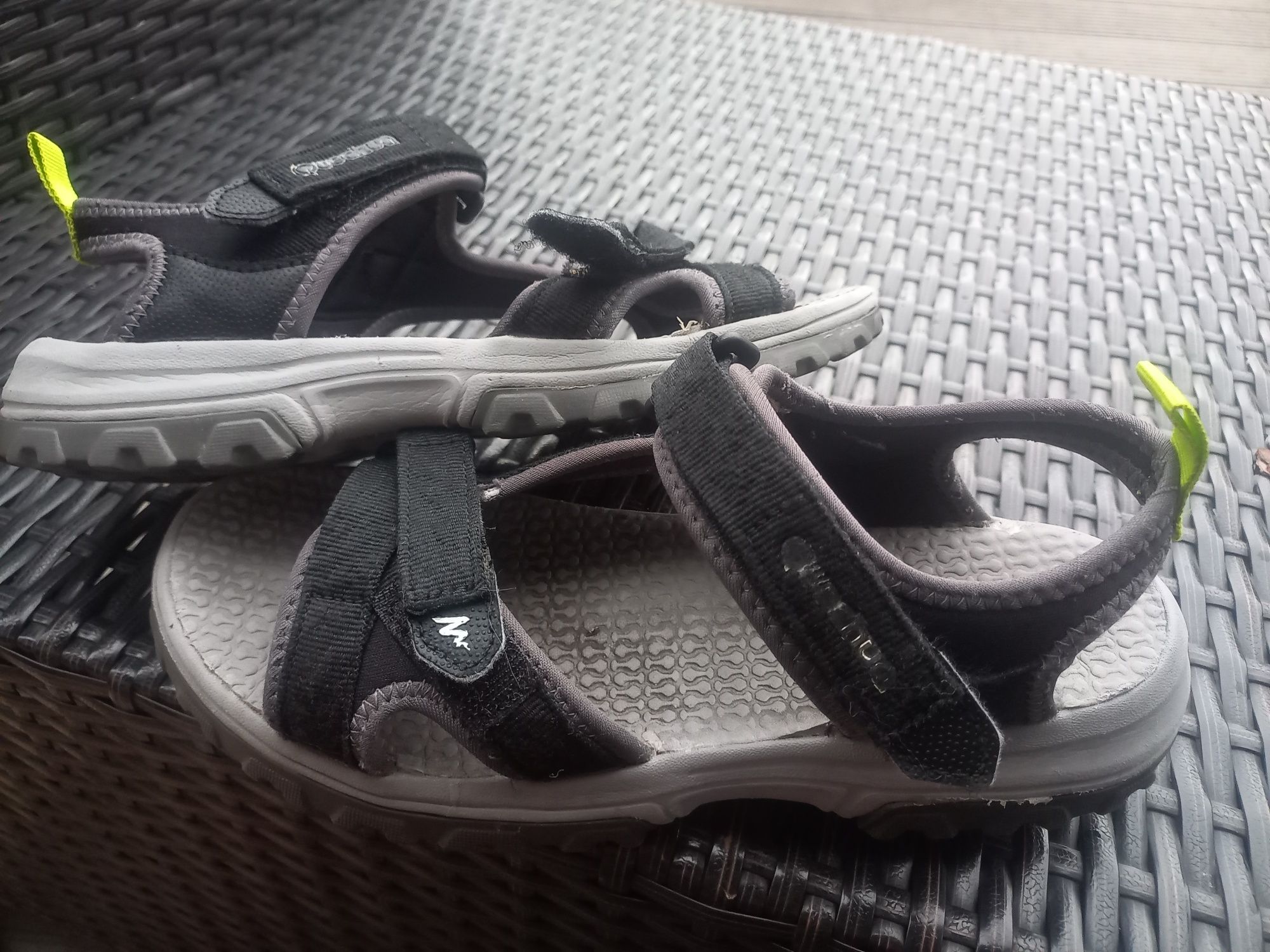 Sandałki Decathlon rozmiar 35 22,5 cm sandały sportowe czarne Quechua