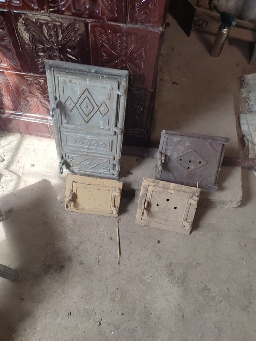 Двері до грубки.