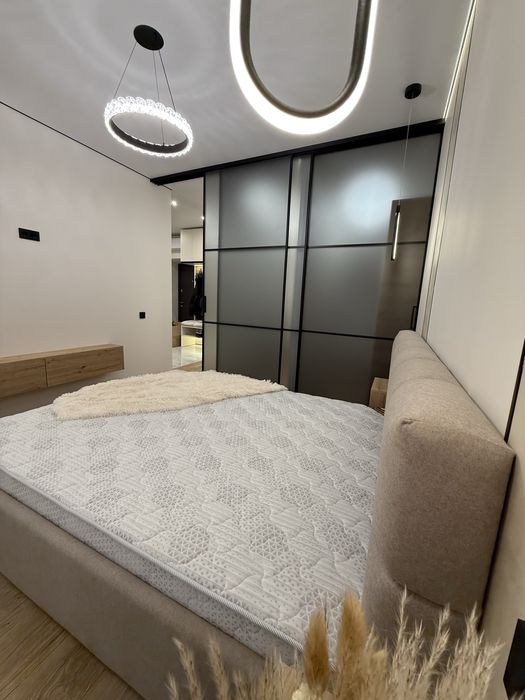 Продаю власну 1,5 кімнатну квартиру на березі озера