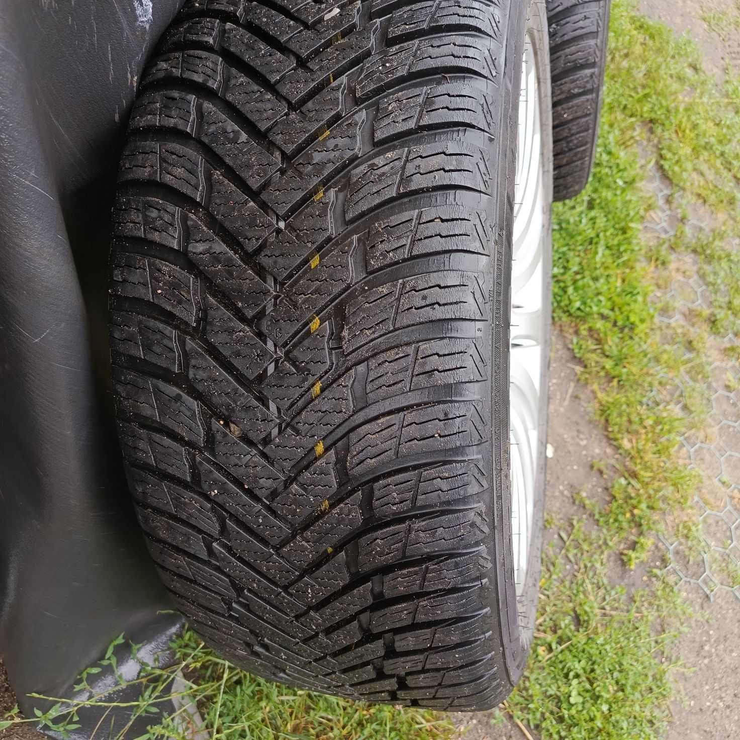 Koła 18" Opel Insignia opony Nokian Wielosezonowe