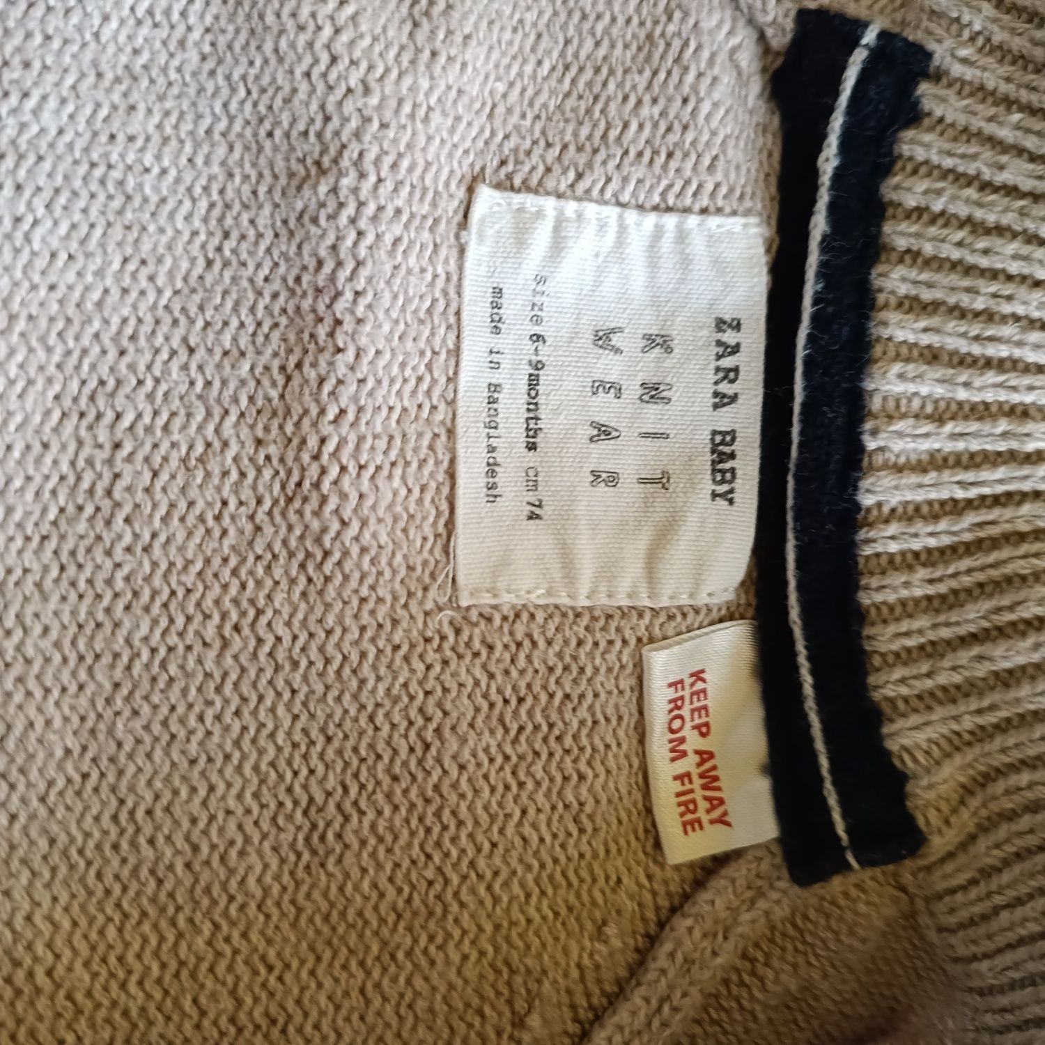 Sweterek Zara beżowy rozmiar 74