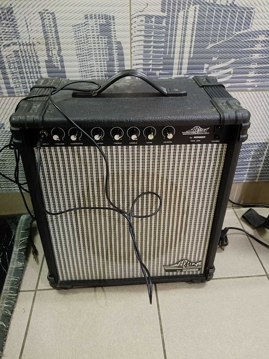 Zestaw gitara oraz wzmacniacz pięć firmy Merlin by Hohner bdb stan