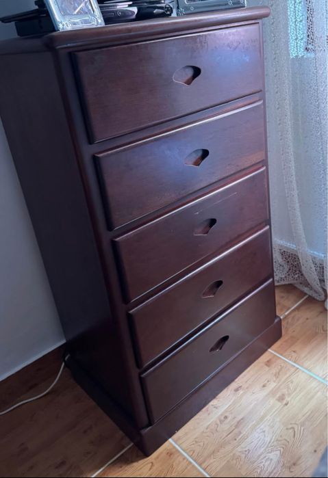 Camiseiro em madeira