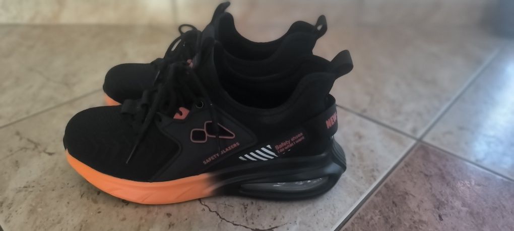 Nowe buty robocze z blachą